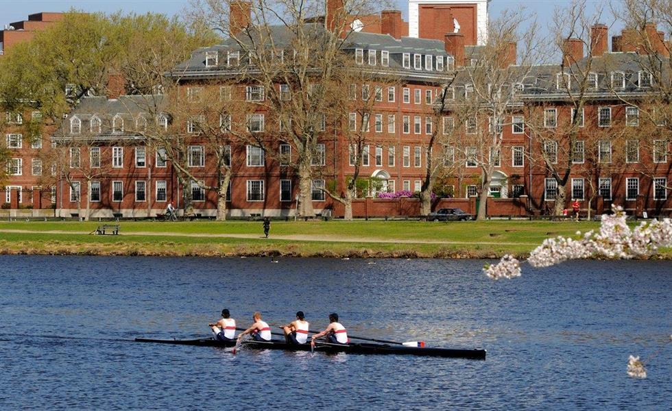 Harvard row team on the river 