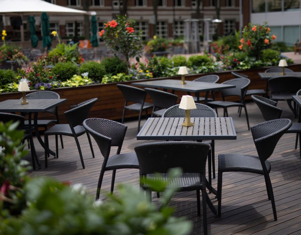 Noir patio